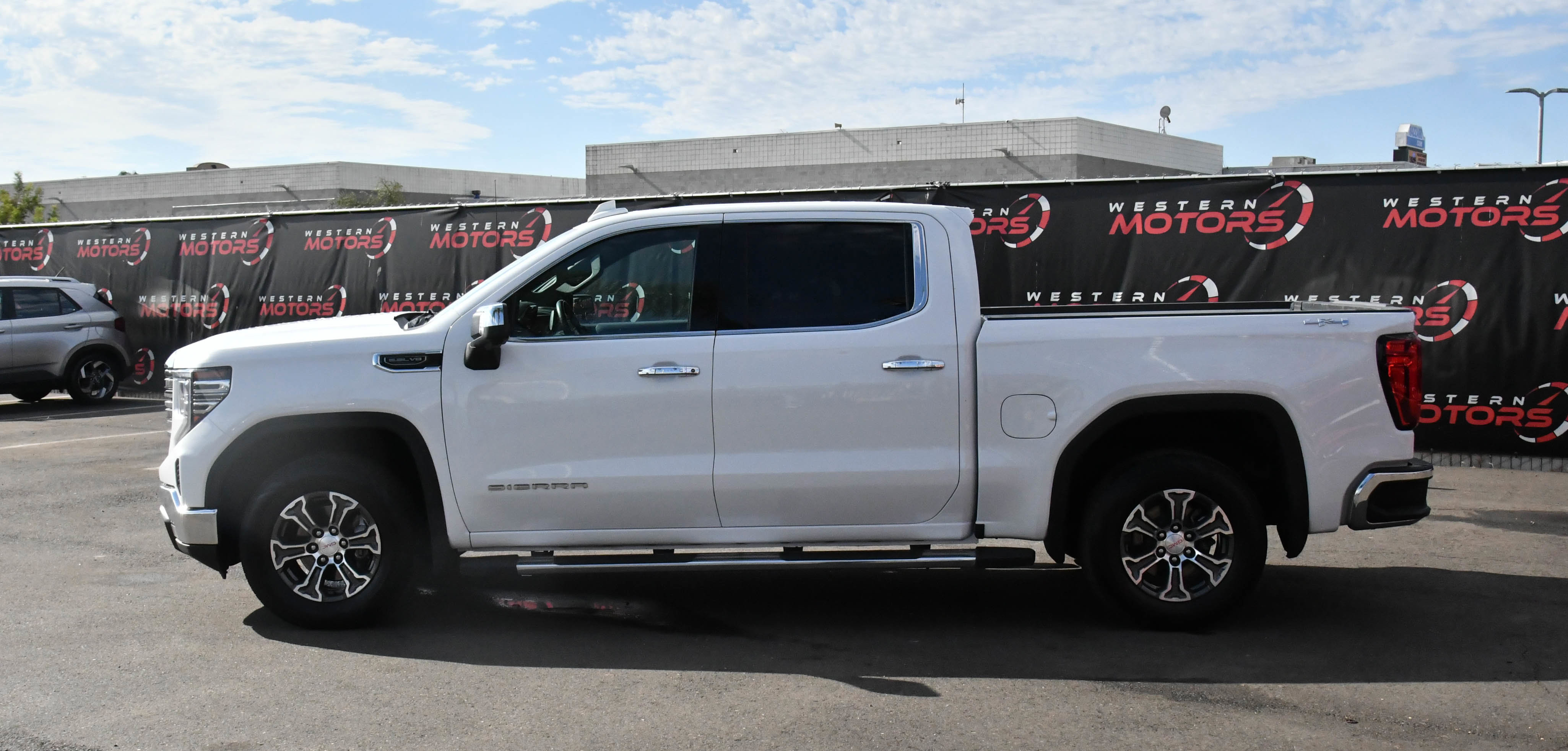 Used 2024 GMC Sierra 1500 SLT image 4