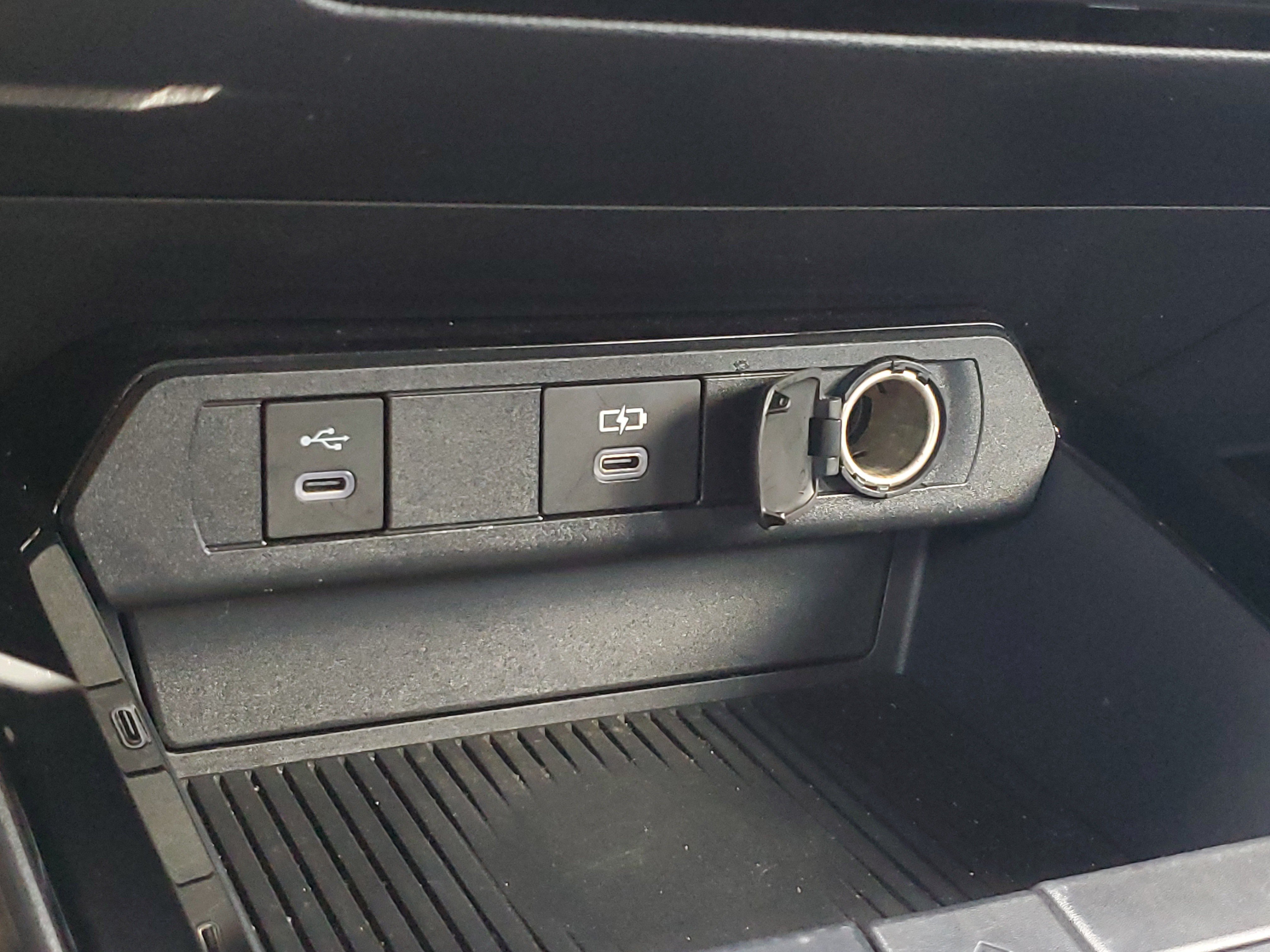 Certified 2024 Toyota Prius LE FWD image 29