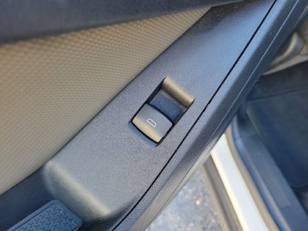 Used 2025 Chevrolet Equinox LT w/ Convenience Package II FWD image 22