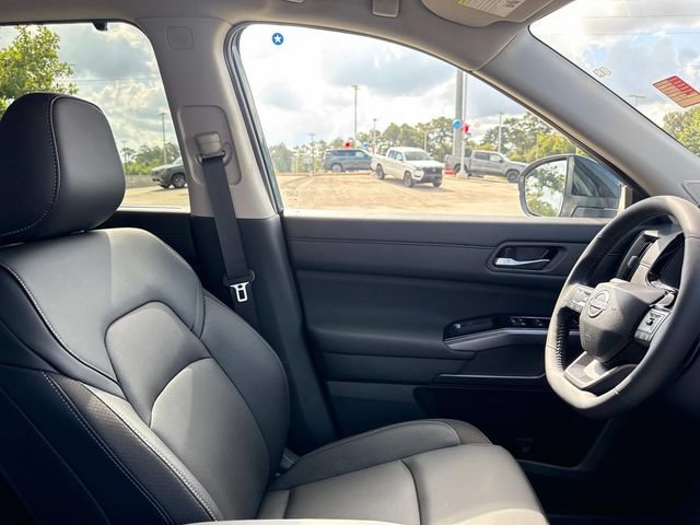 New 2026 Nissan Pathfinder SL w/ SL Premium Package FWD image 13