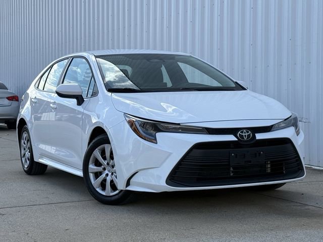 Used 2025 Toyota Corolla LE image 2