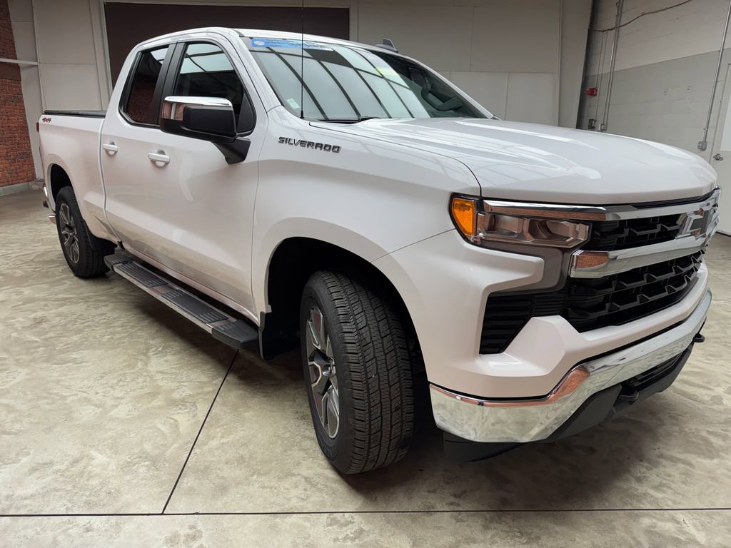 Used 2024 Chevrolet Silverado 1500 LT image 6