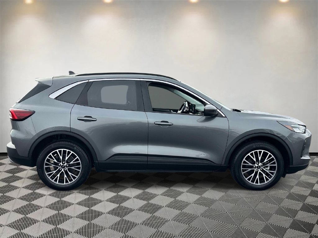 Certified 2023 Ford Escape SE FWD image 2