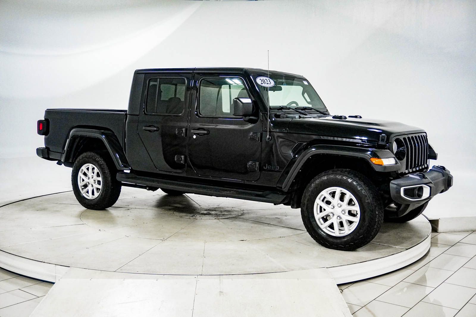Used 2023 Jeep Gladiator Sport image 11