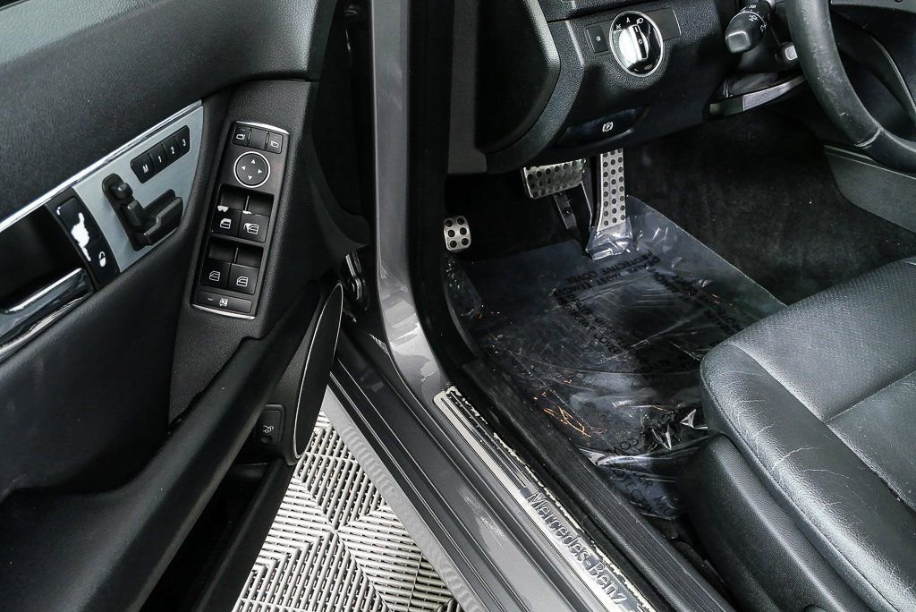 Used 2011 Mercedes-Benz C 300 Sedan image 7