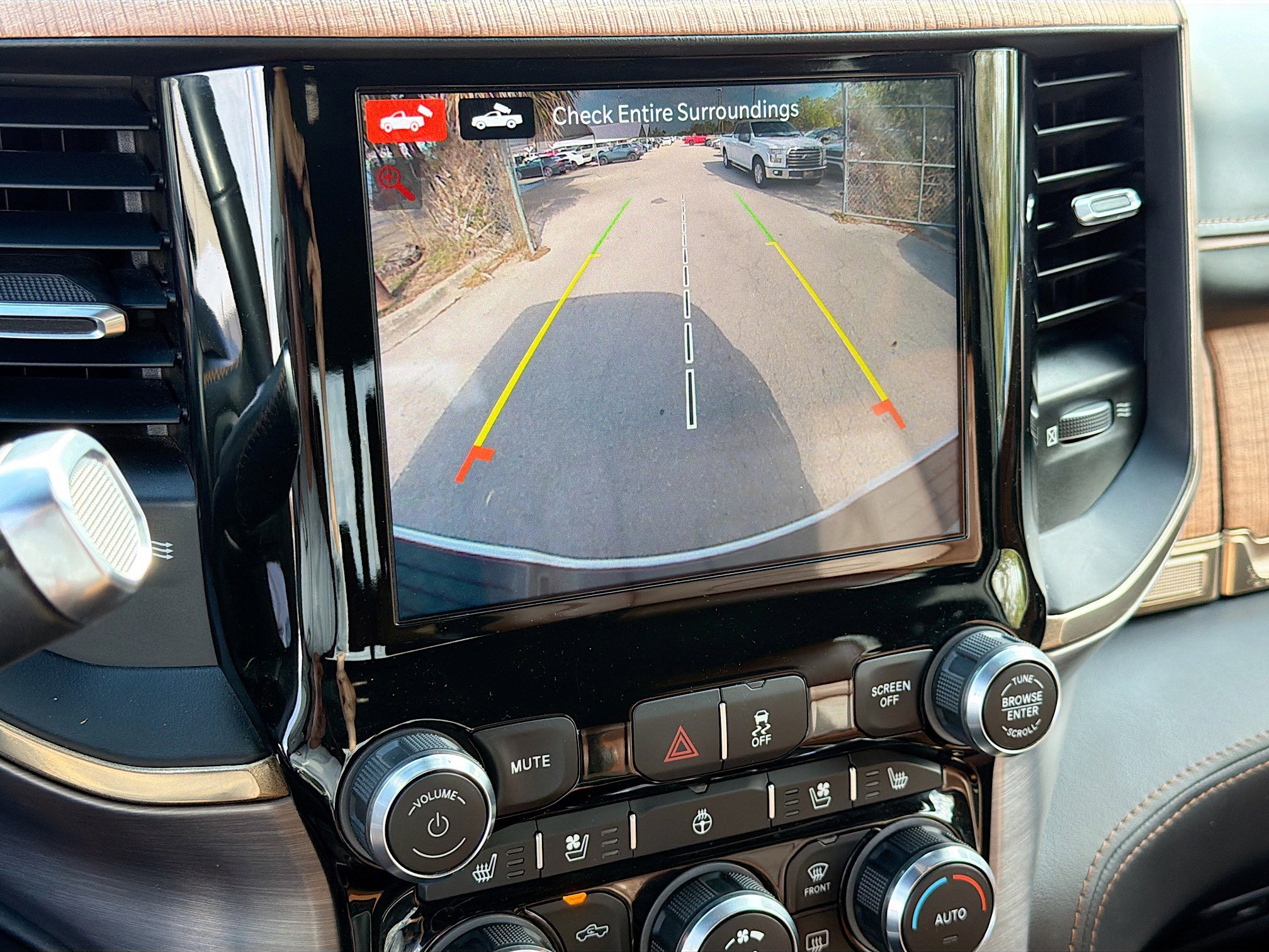 Used 2023 RAM 2500 Limited image 32