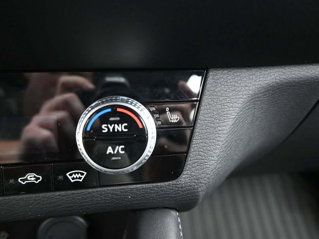 Used 2024 Mitsubishi Outlander SE image 32