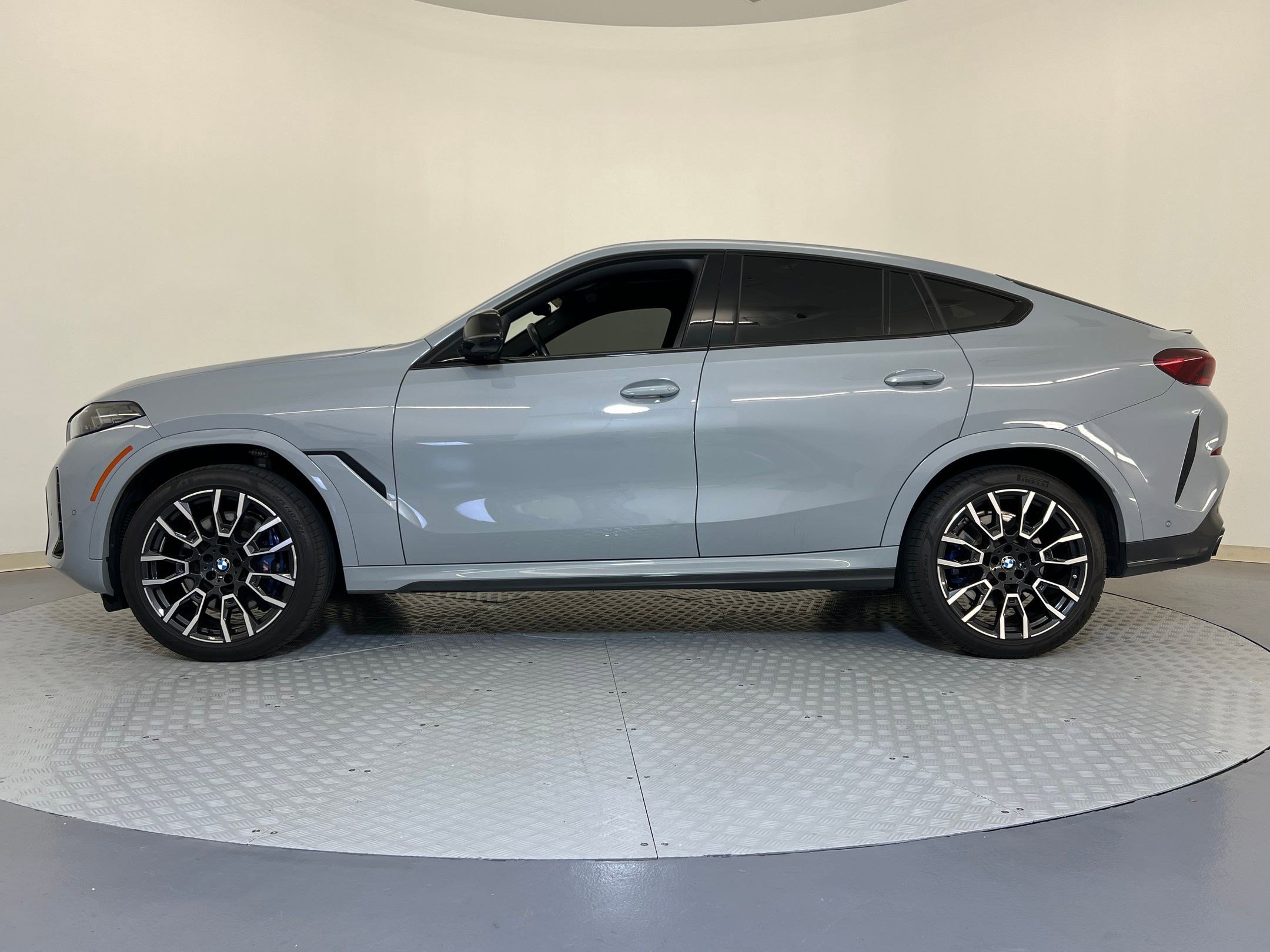 Certified 2024 BMW X6 M60i w/ Executive Package image 2