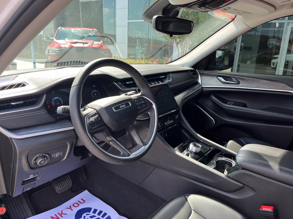 Used 2023 Jeep Grand Cherokee Limited AWD/4WD image 7