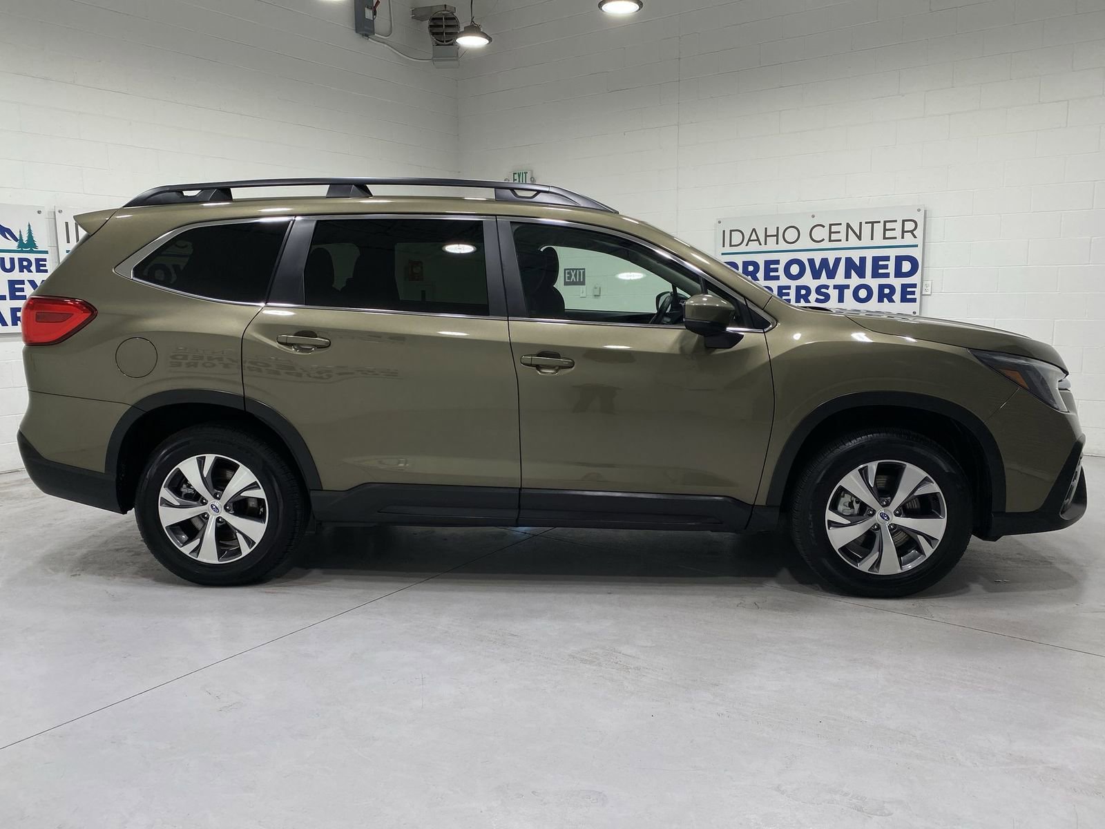 Certified 2025 Subaru Ascent Premium AWD/4WD image 9