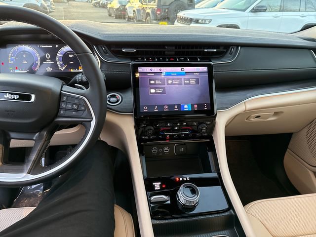 New 2025 Jeep Grand Cherokee Limited w/ Luxury Tech Group II AWD/4WD image 21