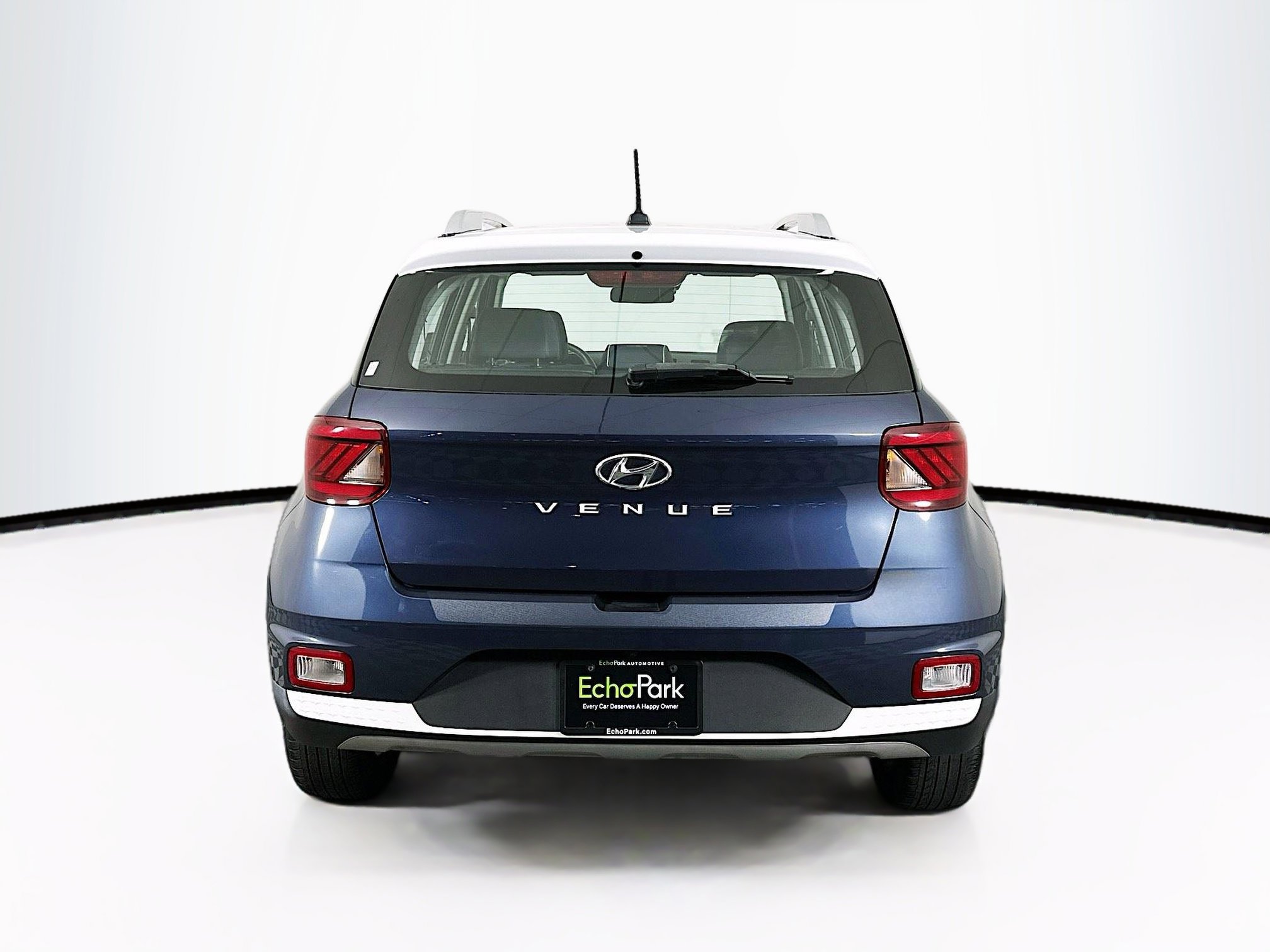 Used 2023 Hyundai Venue Limited w/ Cargo Package image 7