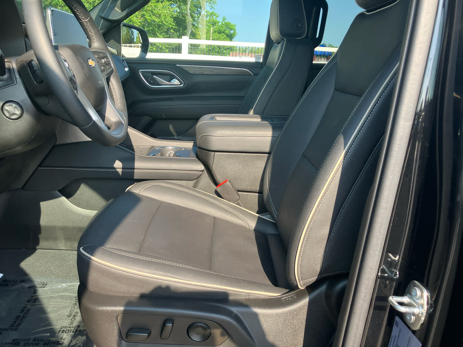 Used 2023 Chevrolet Tahoe Premier w/ Premium Package 2 AWD/4WD image 10