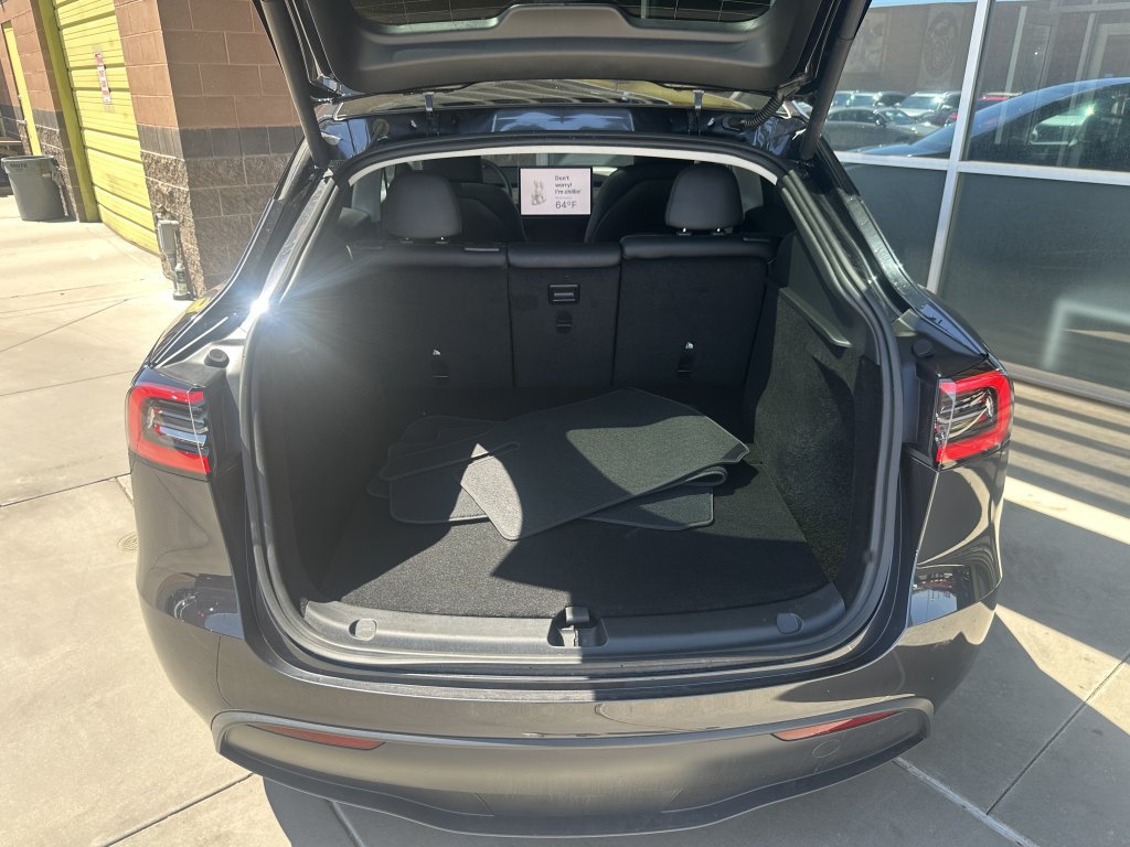 Used 2025 Tesla Model Y Long Range RWD image 37