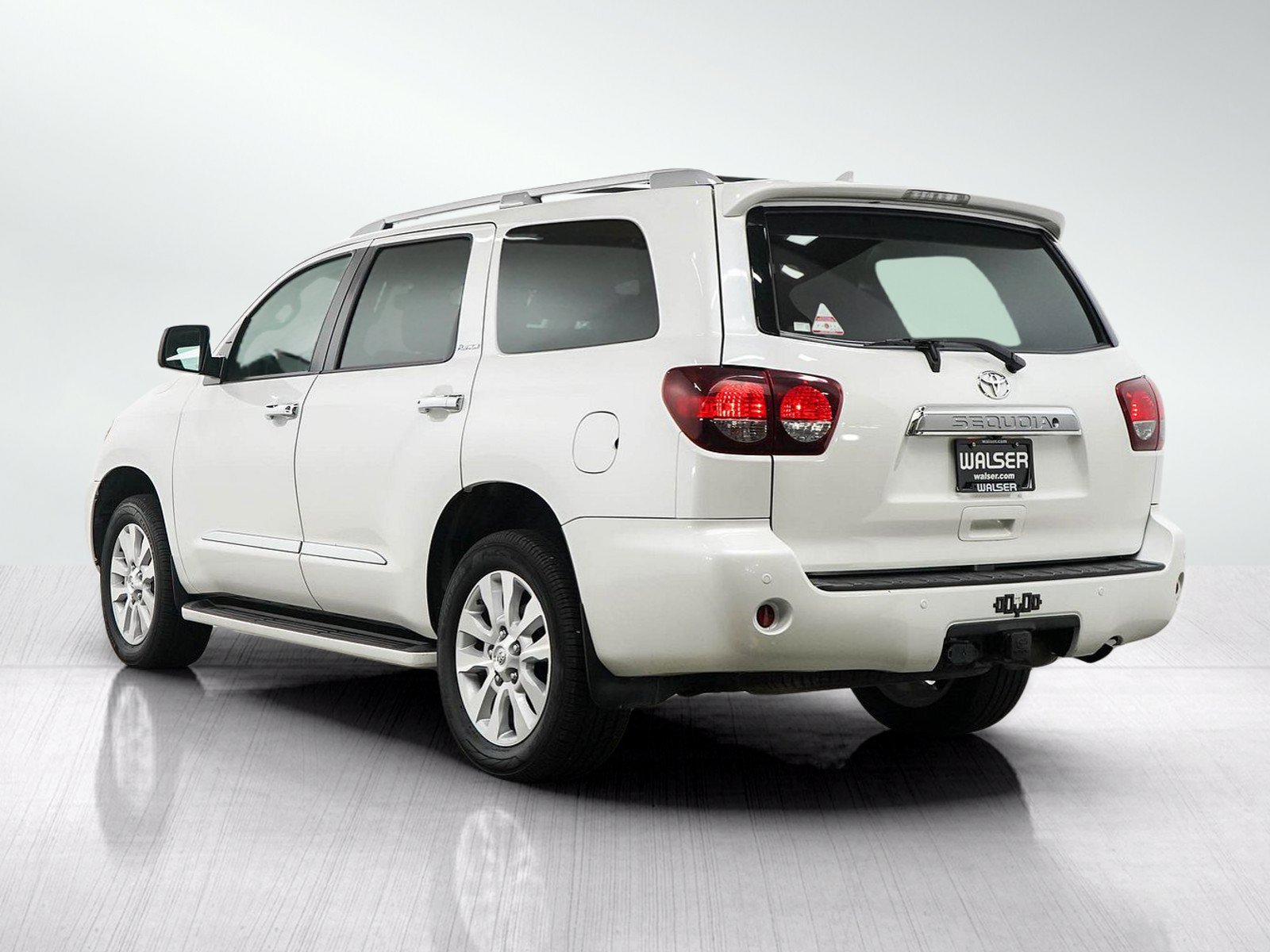 Used 2019 Toyota Sequoia Platinum AWD/4WD image 3