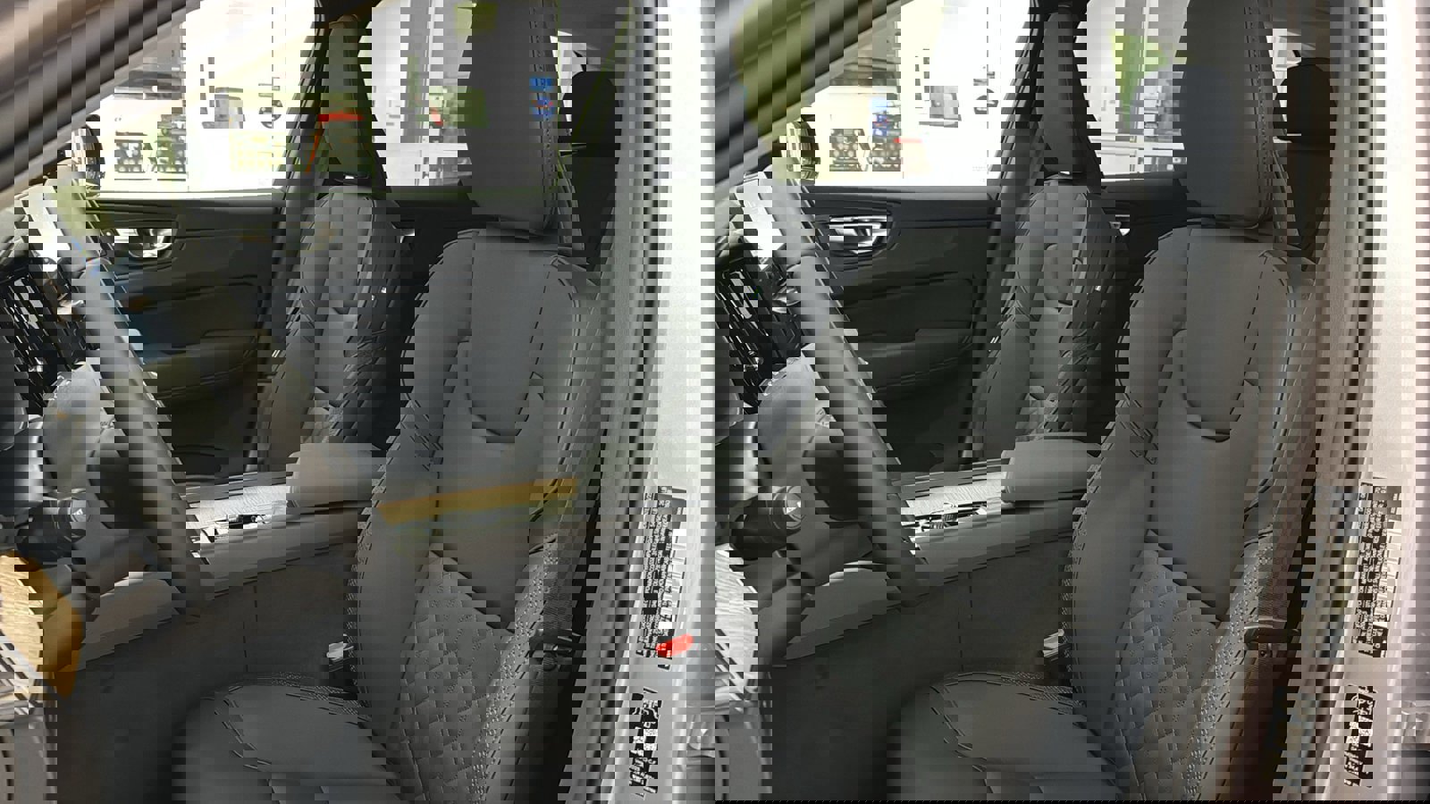 Used 2026 Volvo XC60 B5 Plus w/ Protection Package Premier image 15