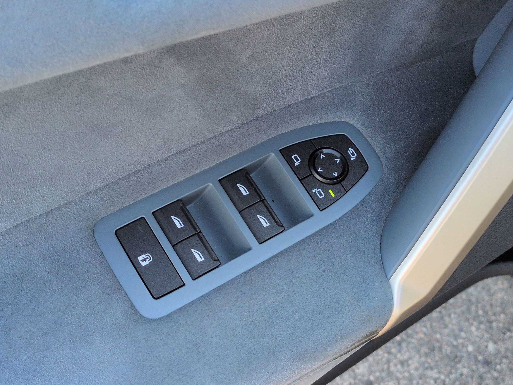 Used 2022 BMW iX xDrive50 w/ Premium Package image 15