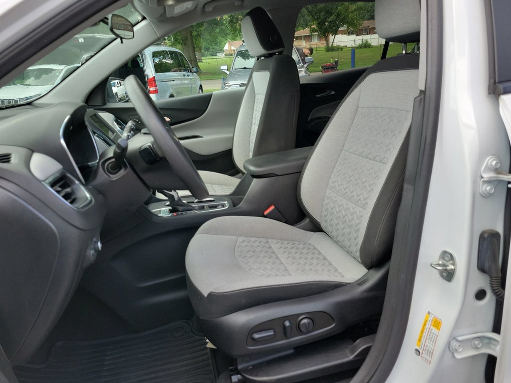 Used 2023 Chevrolet Equinox LS w/ LS Convenience Package AWD/4WD image 19