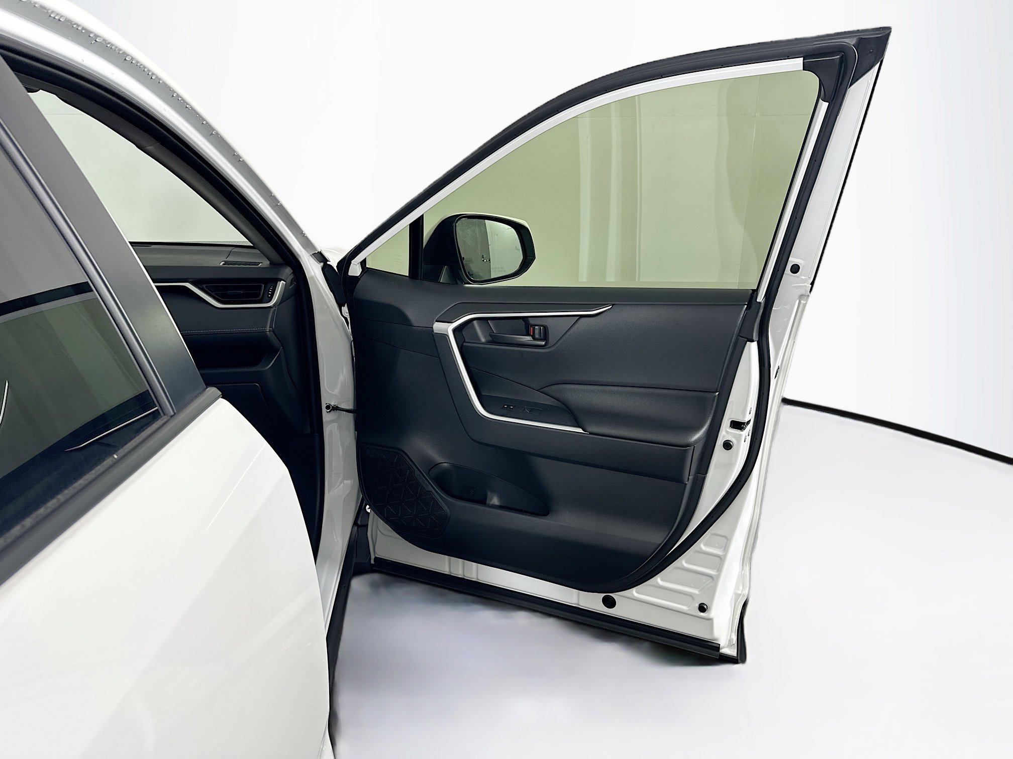 Used 2025 Toyota RAV4 LE image 30