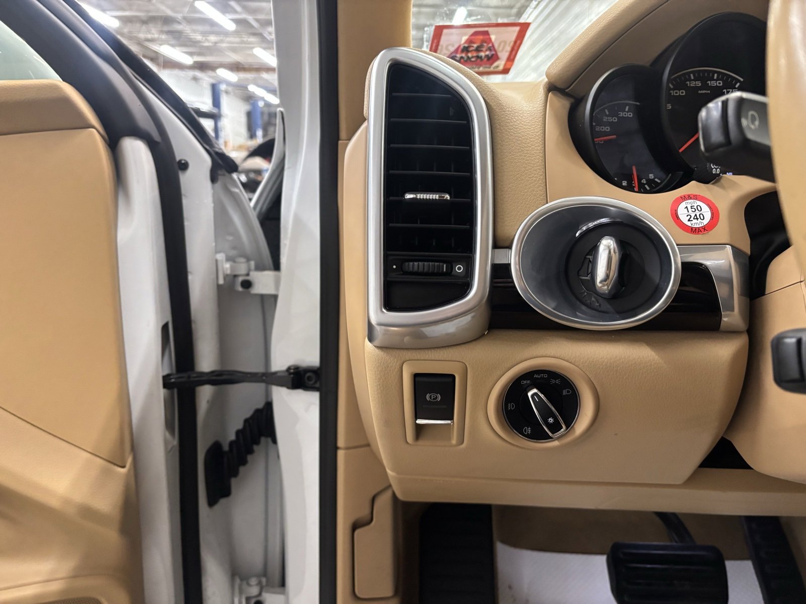 Used 2017 Porsche Cayenne Platinum Edition image 16