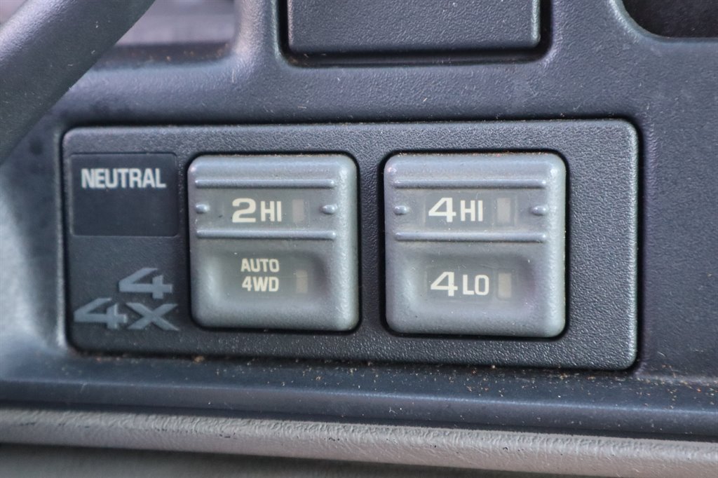 Used 1999 GMC Yukon 4WD 4-Door w/ Marketing Opt Pkg 5 image 28