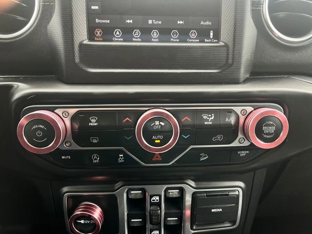 Used 2018 Jeep Wrangler Unlimited Sahara image 9