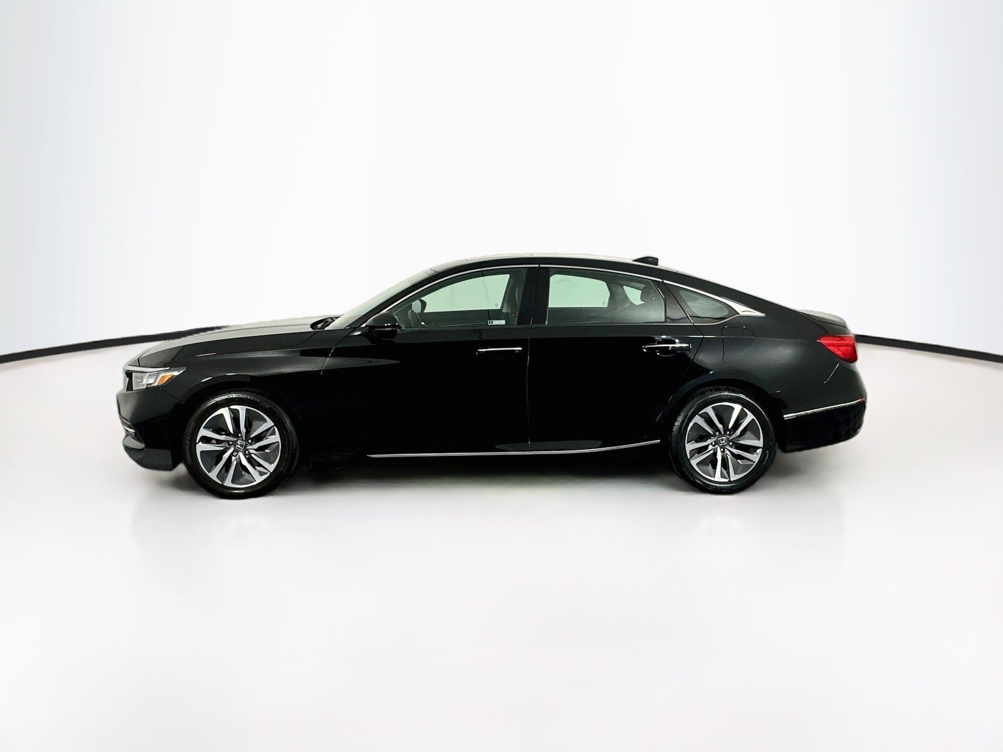 Used 2018 Honda Accord Touring image 4