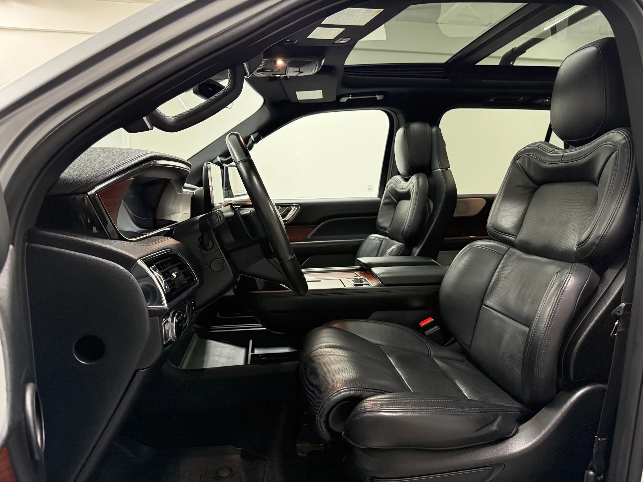 Used 2021 Lincoln Navigator Reserve w/ Luxury Package image 12