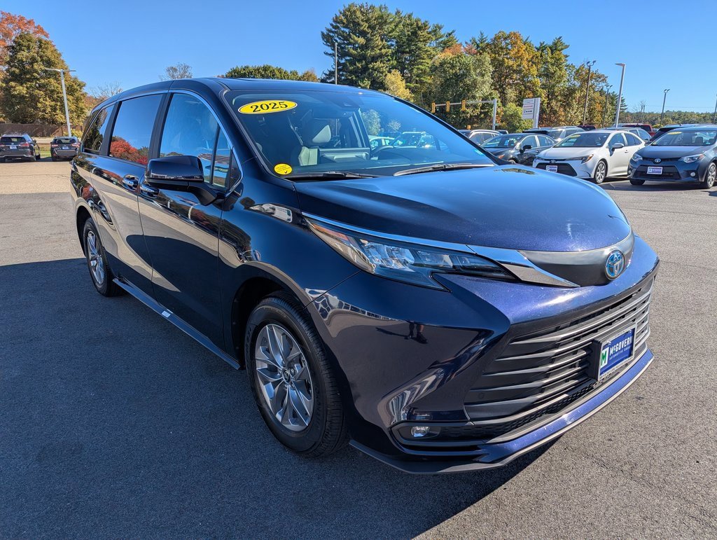 Used 2025 Toyota Sienna XLE image 8