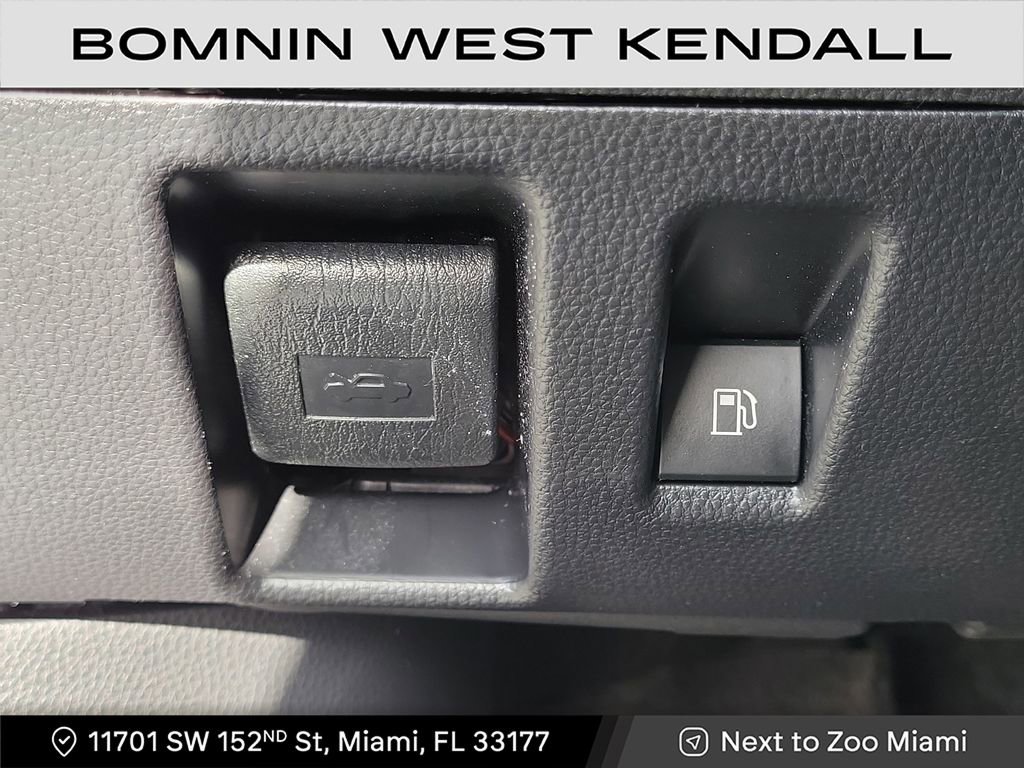 Used 2023 Toyota Highlander Limited image 28