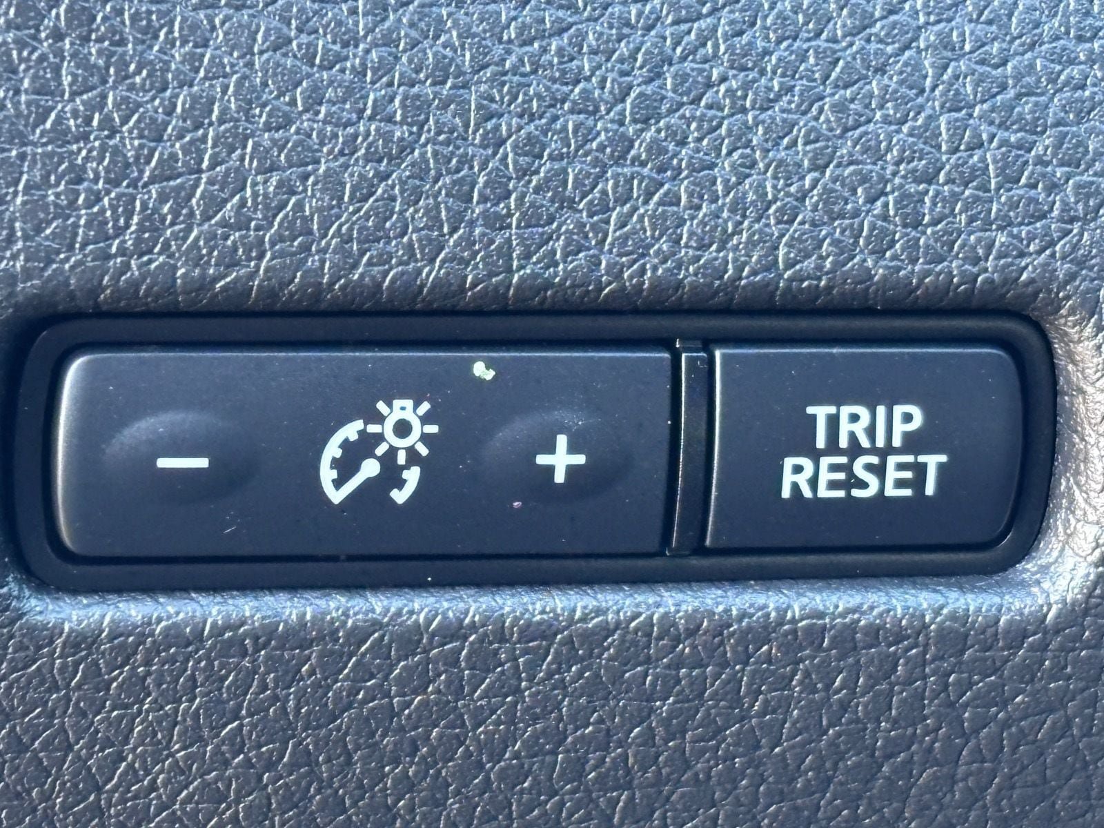 Used 2019 Nissan Rogue SV w/ Sun & Sound Touring Package AWD/4WD image 24