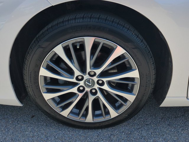Certified 2020 Lexus ES 300h w/ Premium Package FWD image 11