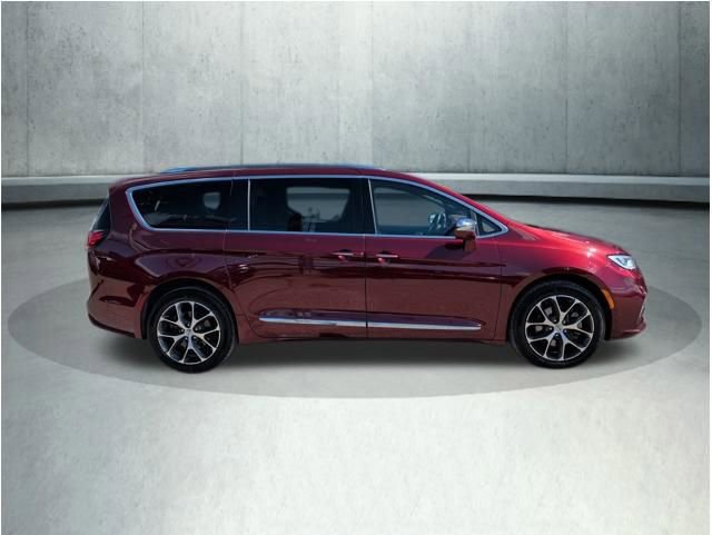 Used 2021 Chrysler Pacifica Limited w/ Premium & Safety Sphere Group image 7