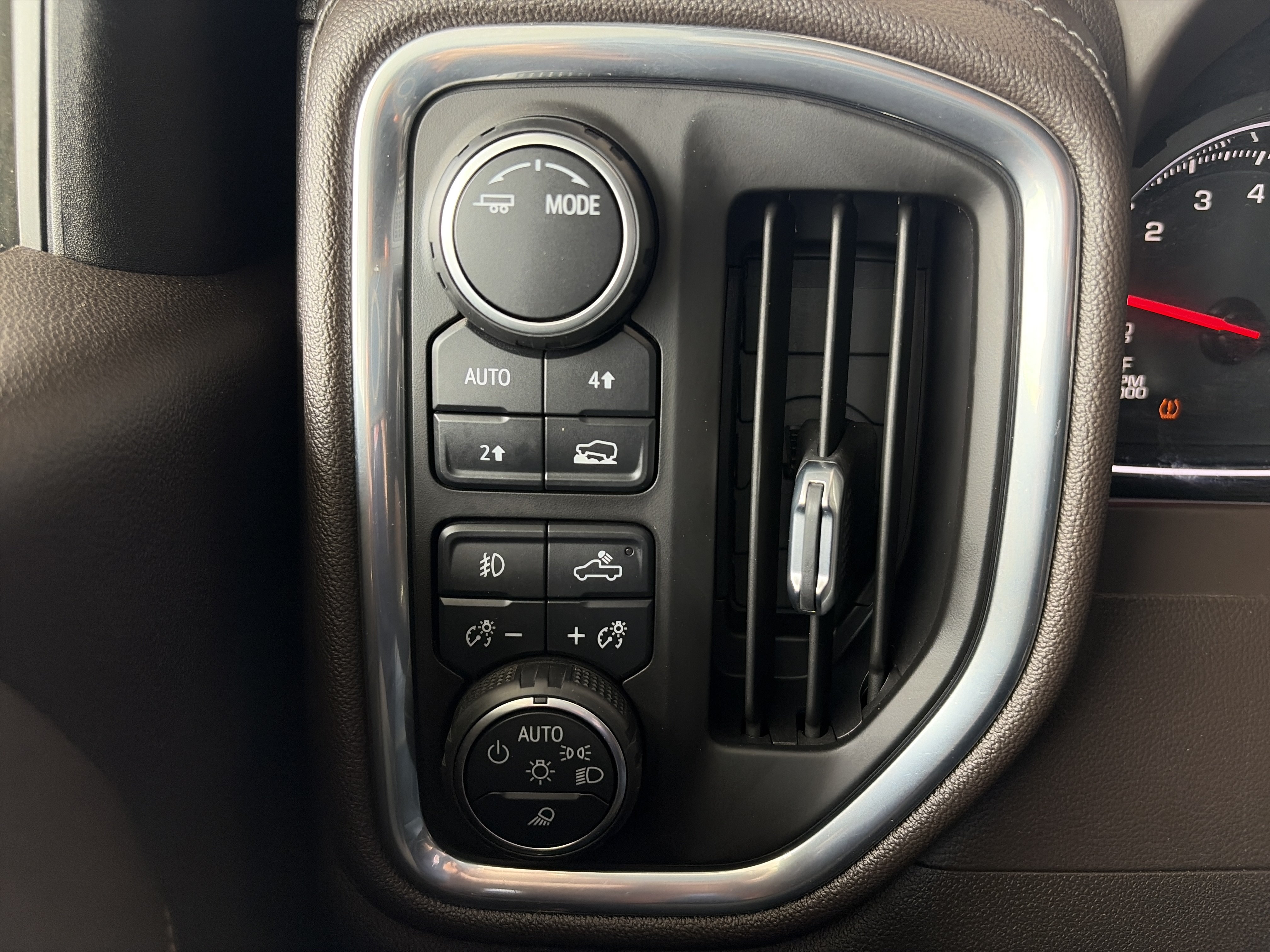 Used 2022 Chevrolet Silverado 1500 LTZ AWD/4WD image 22