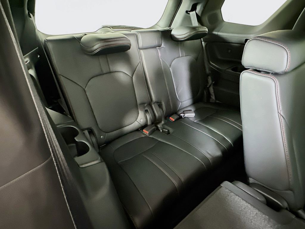 Used 2025 Honda Pilot Black Edition image 14