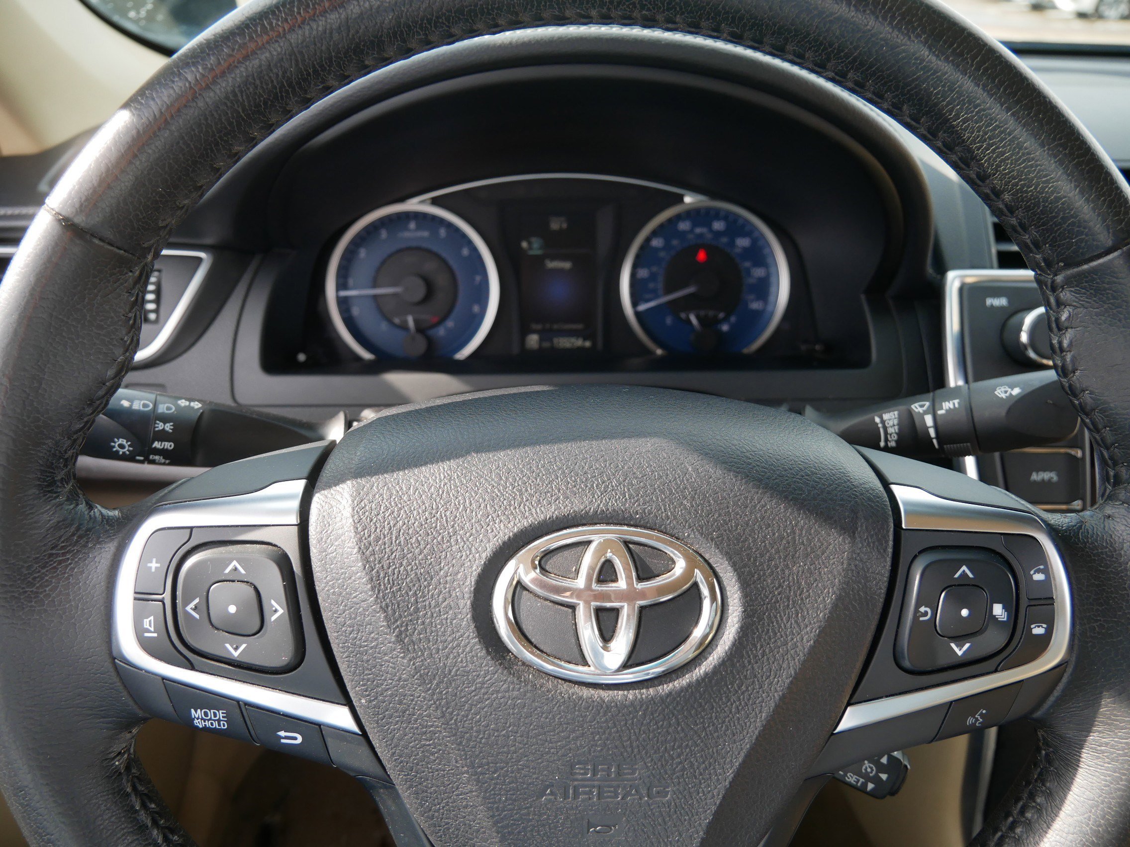 Used 2015 Toyota Camry XLE w/ Moonroof Package image 25