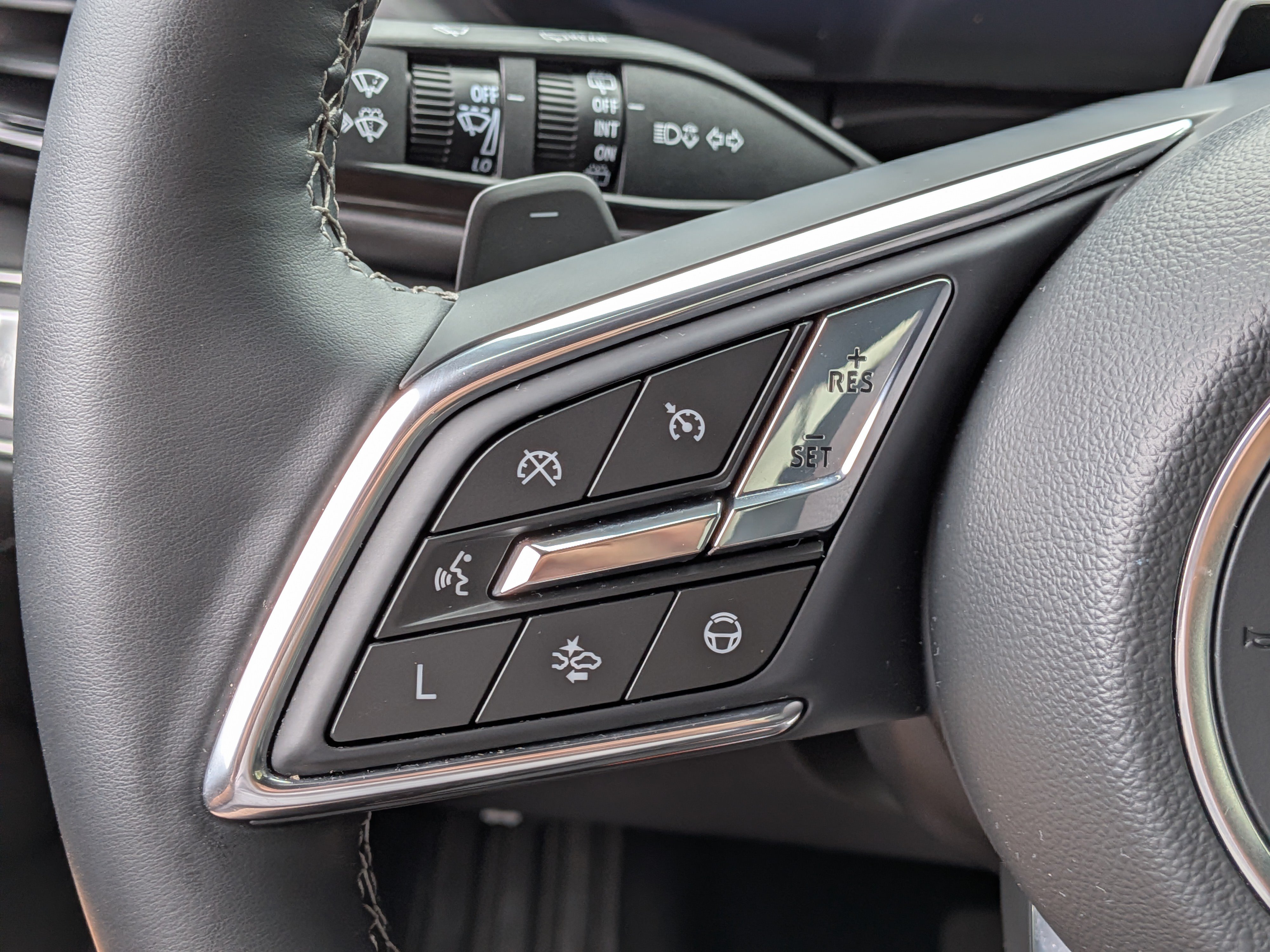 Used 2025 Buick Enclave Avenir w/ Super Cruise Package FWD image 25