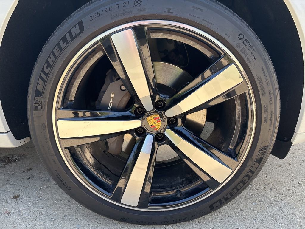 Used 2023 Porsche Macan Turbo image 27