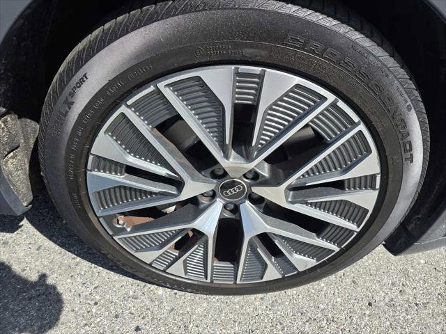 Used 2024 Audi Q8 e-tron Prestige w/ Prestige Package image 9