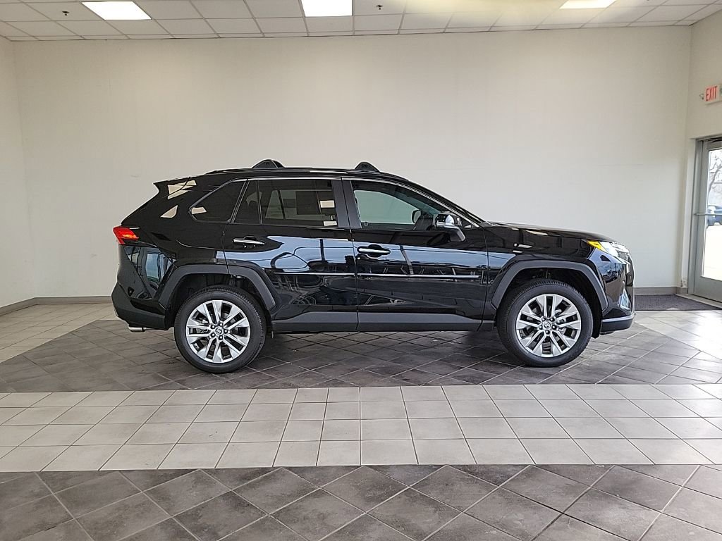 Used 2025 Toyota RAV4 Limited image 4