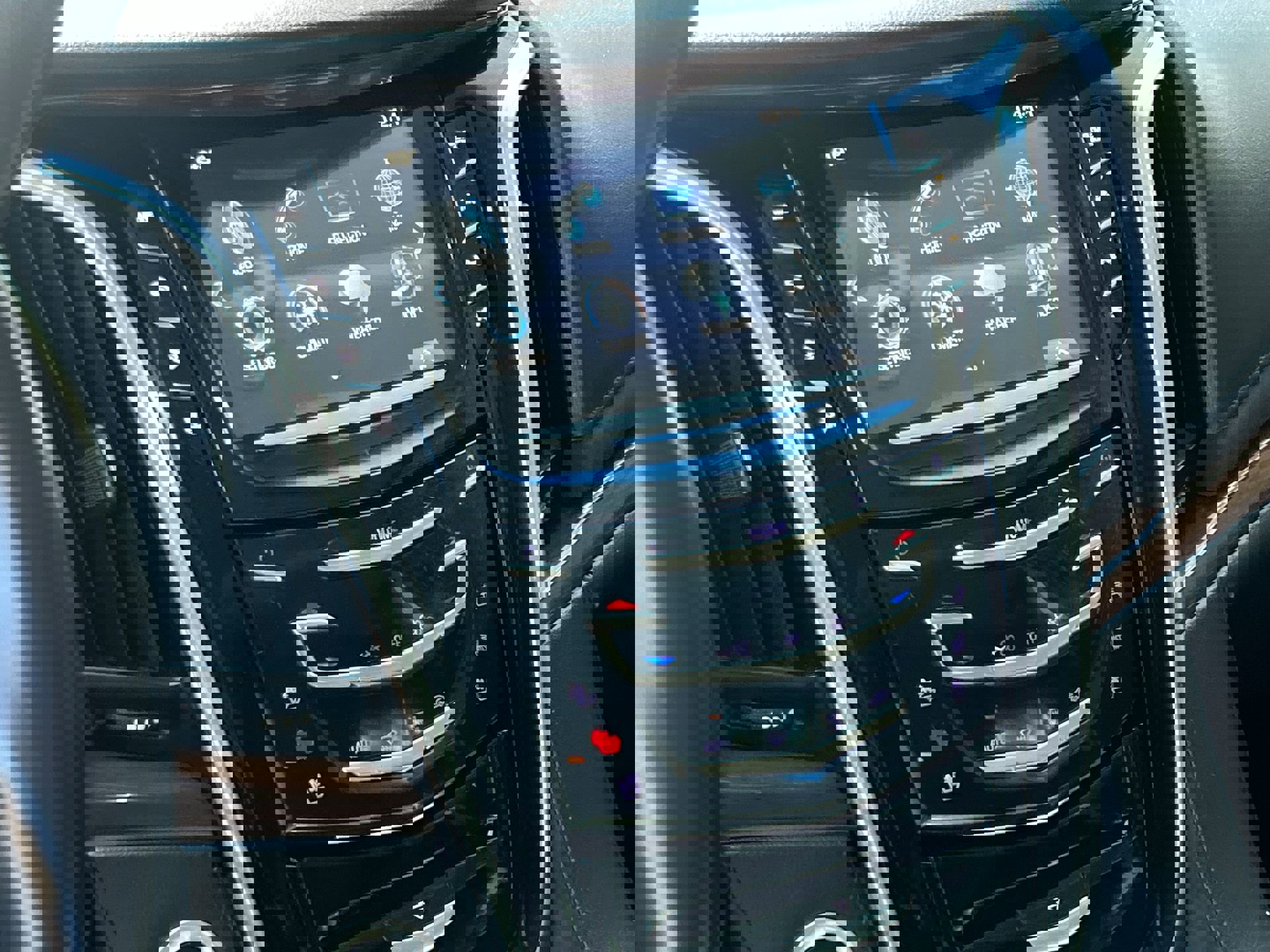 Used 2017 Cadillac Escalade Premium Luxury image 25