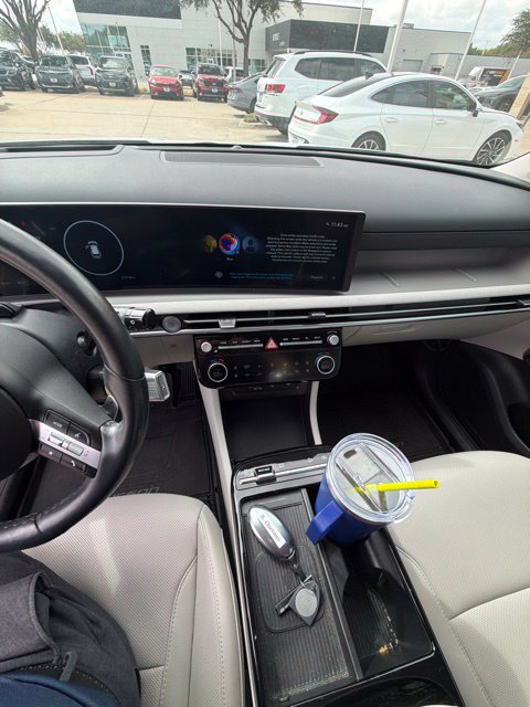 Certified 2025 Hyundai Tucson Limited AWD/4WD image 10