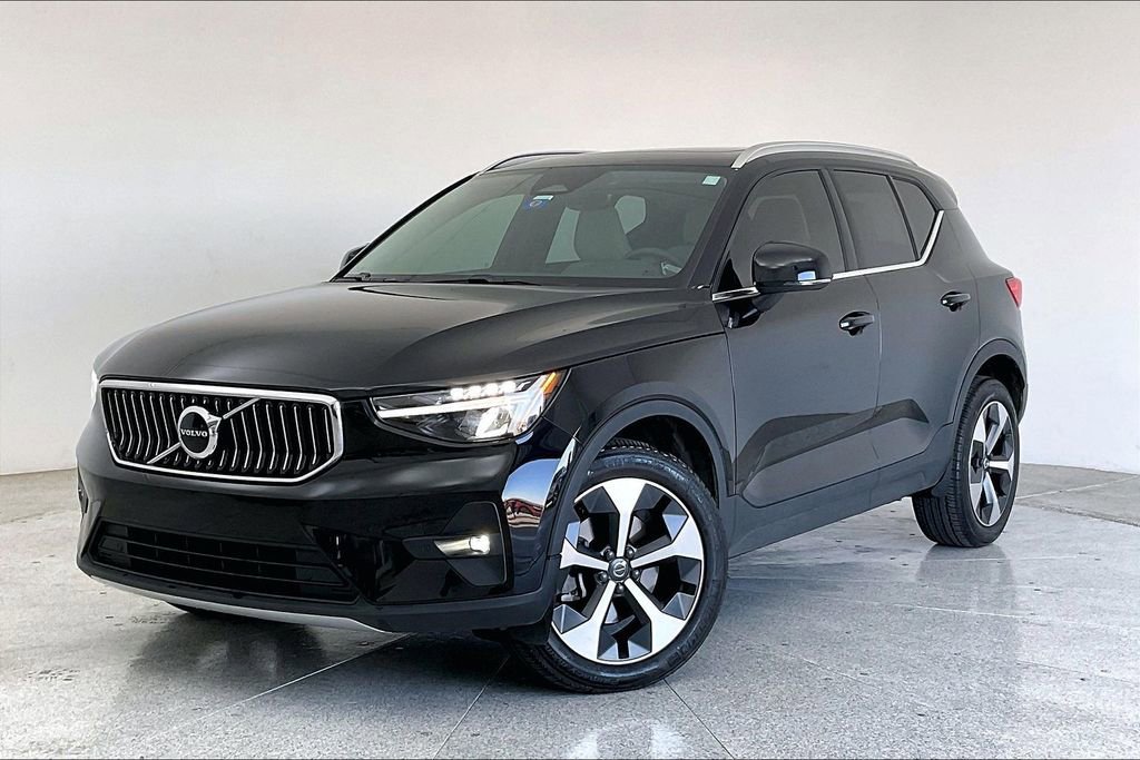 Used 2023 Volvo XC40 B5 Plus w/ Protection Package Premier image 16
