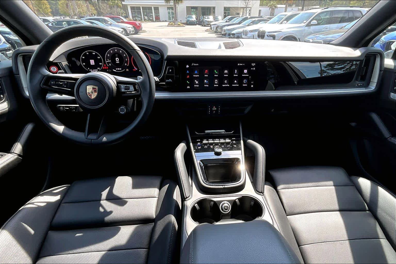 Used 2025 Porsche Cayenne AWD/4WD image 16