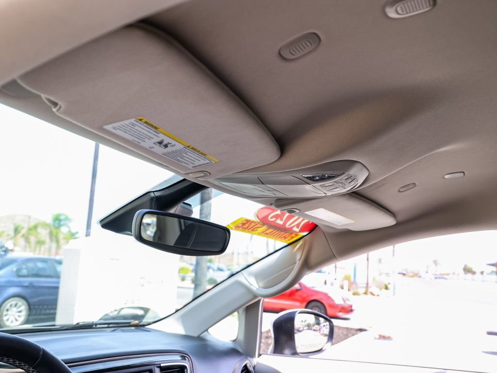 Used 2023 Chrysler Voyager LX image 13