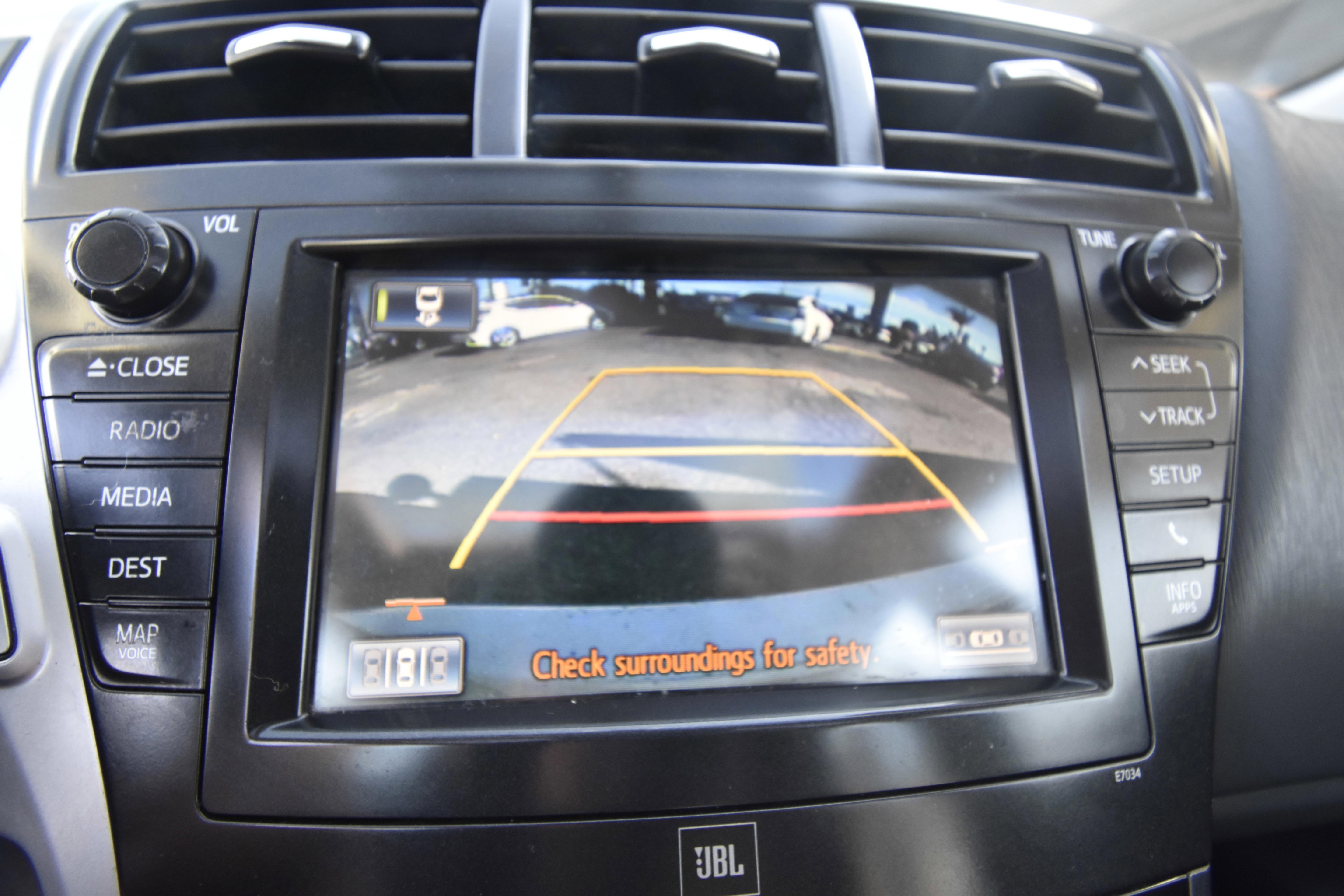 Used 2014 Toyota Prius V Five image 10