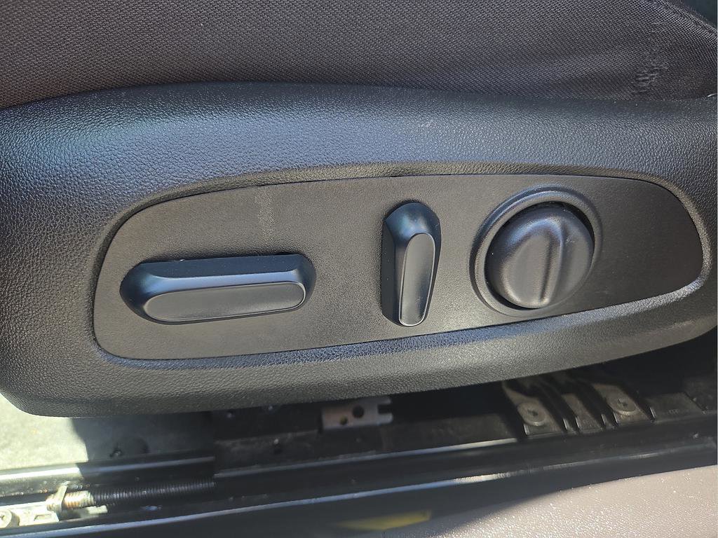 Used 2025 Chevrolet Malibu LT FWD image 12