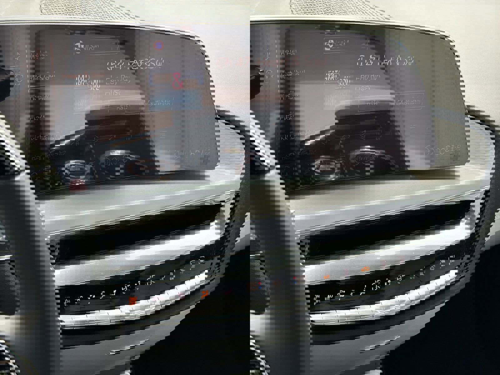 Used 2024 Cadillac Lyriq Luxury image 23