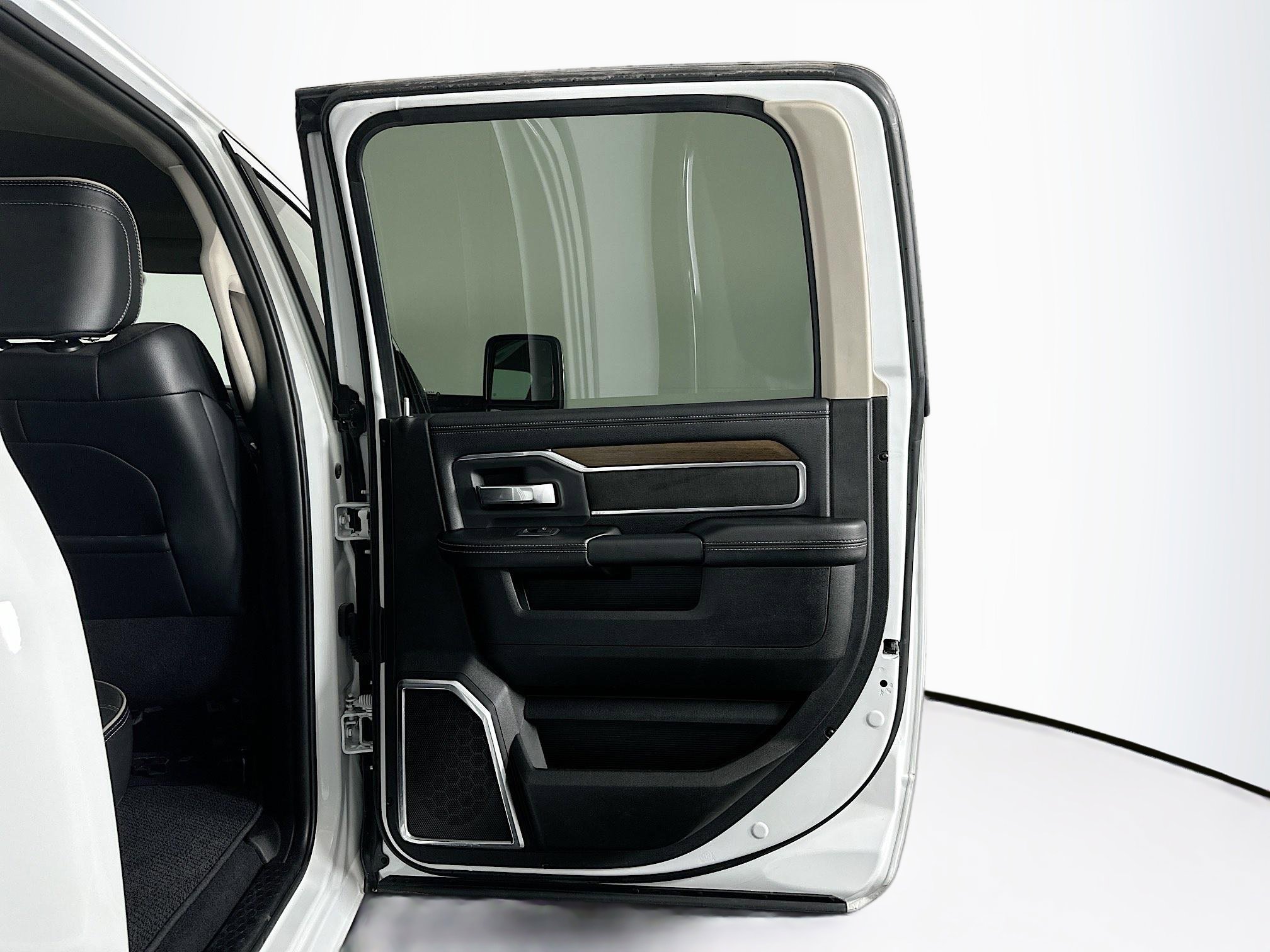 Used 2024 RAM 2500 Laramie w/ Safety Group image 31