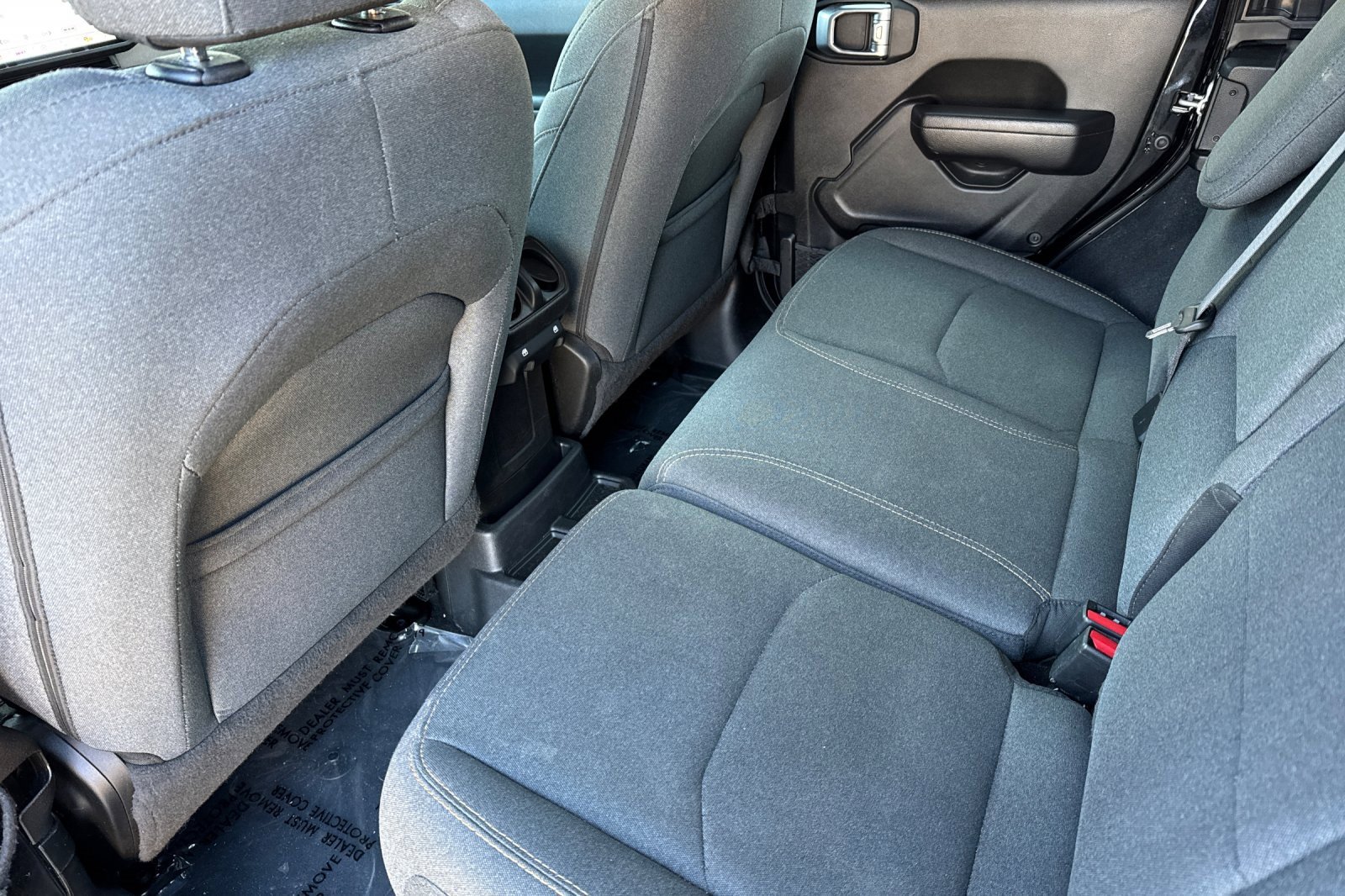 Used 2024 Jeep Wrangler Unlimited image 13